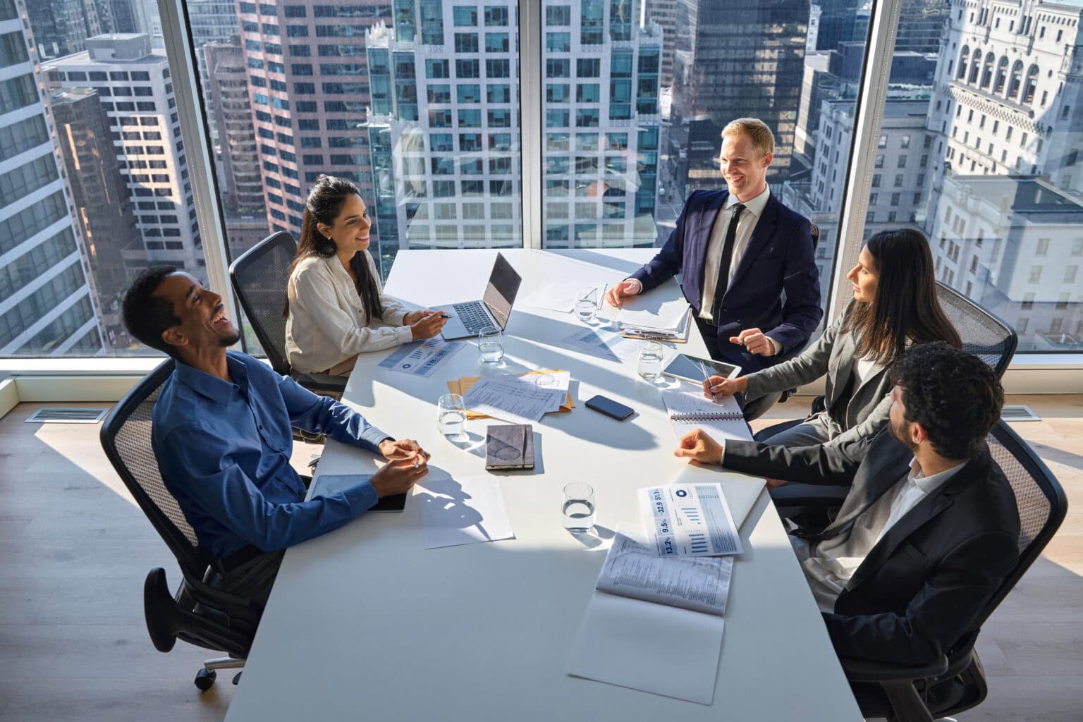 Die Mitarbeiter sprechen über das positive Corporate Governance in ihrem Unternehmen