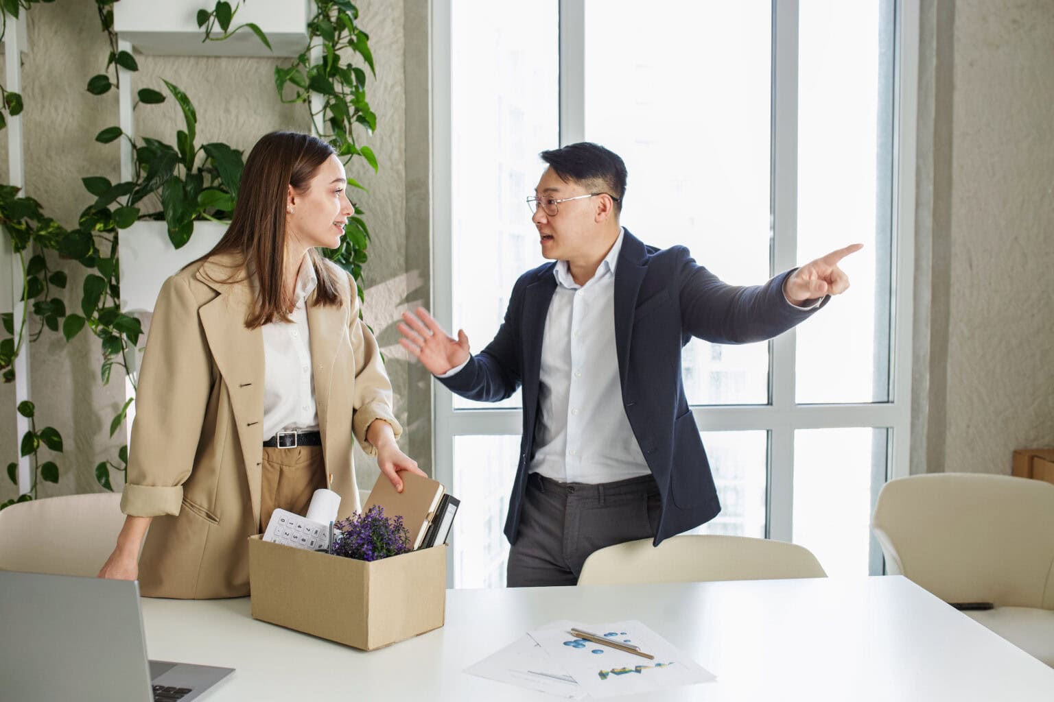 Arbeitnehmerin erhält vom Arbeitgeber eine Entlassung