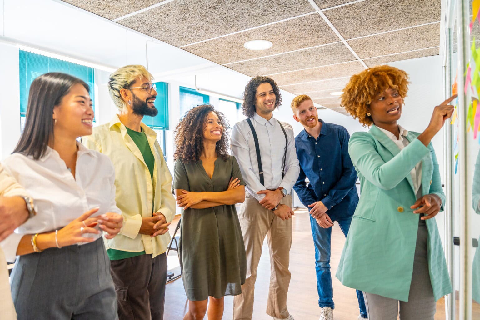 Gruppe von Mitarbeitern beim Talentmanagement